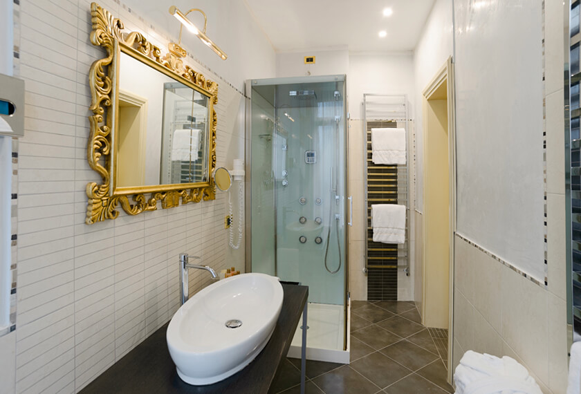 Bagno camera family hotel Venezia